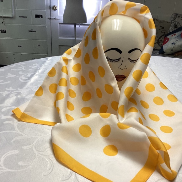 Yellow and white polkadot scarf vintage TRES – ELLE.  made in Italy MOMS STUFF - Picture 1 of 5